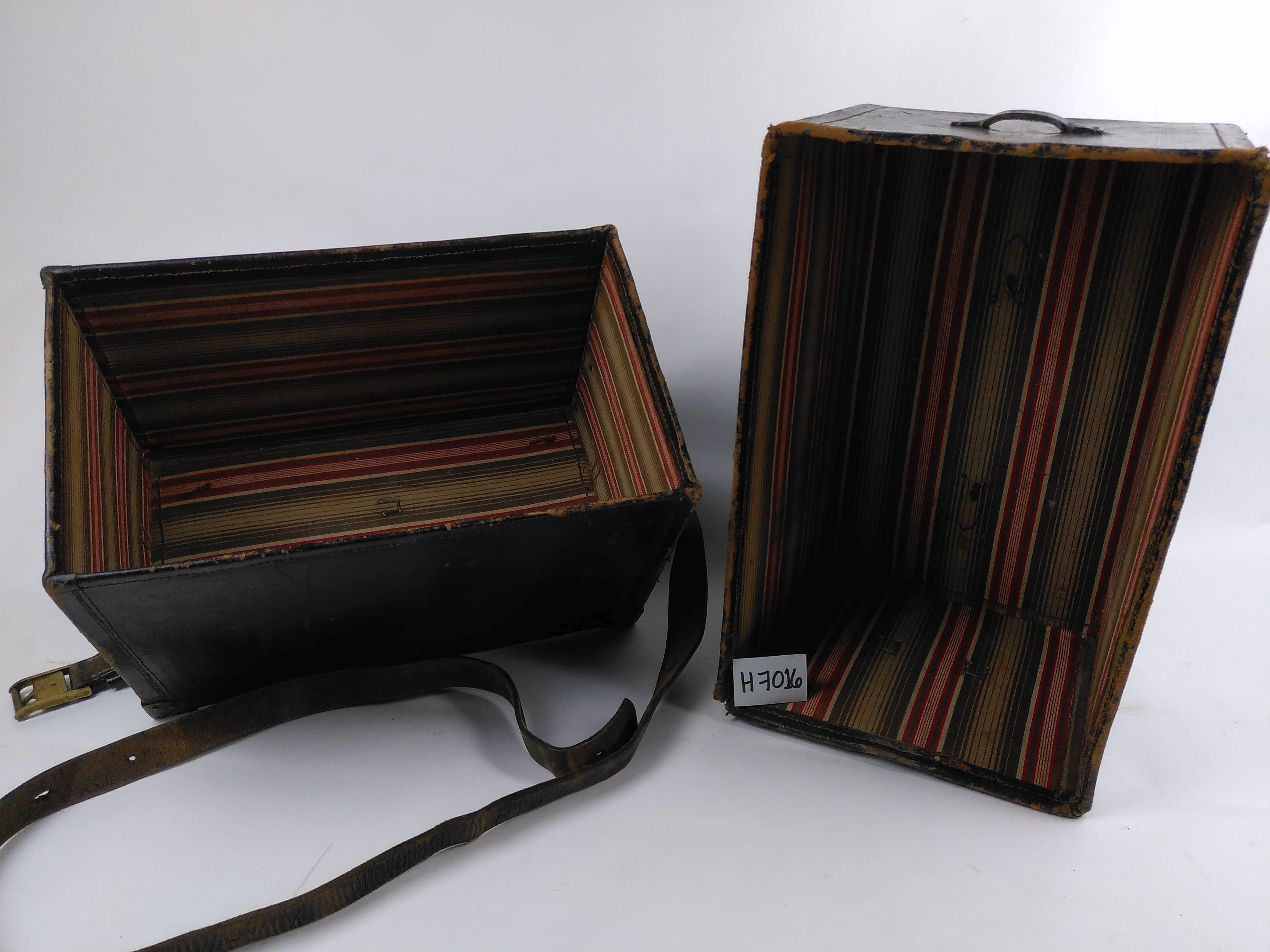 Foto oder Abbildung des Sammlungsobjekts „Ledertasche für Schuhmacherwerkzeug“