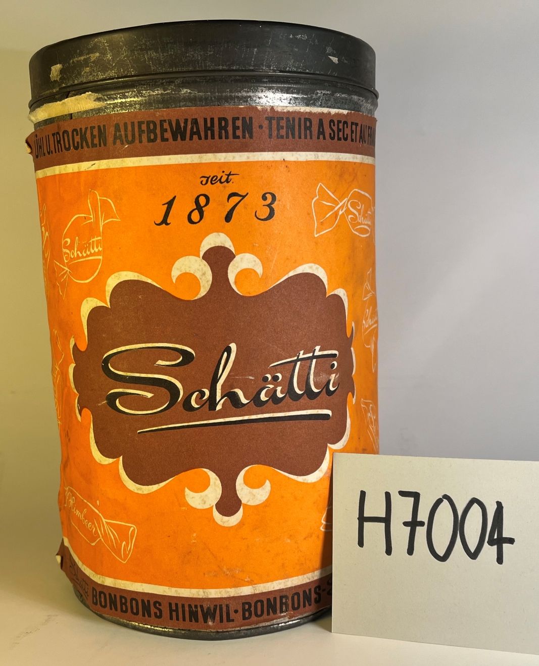 Foto oder Abbildung des Sammlungsobjekts „Dose für Bonbons «Schätti»“