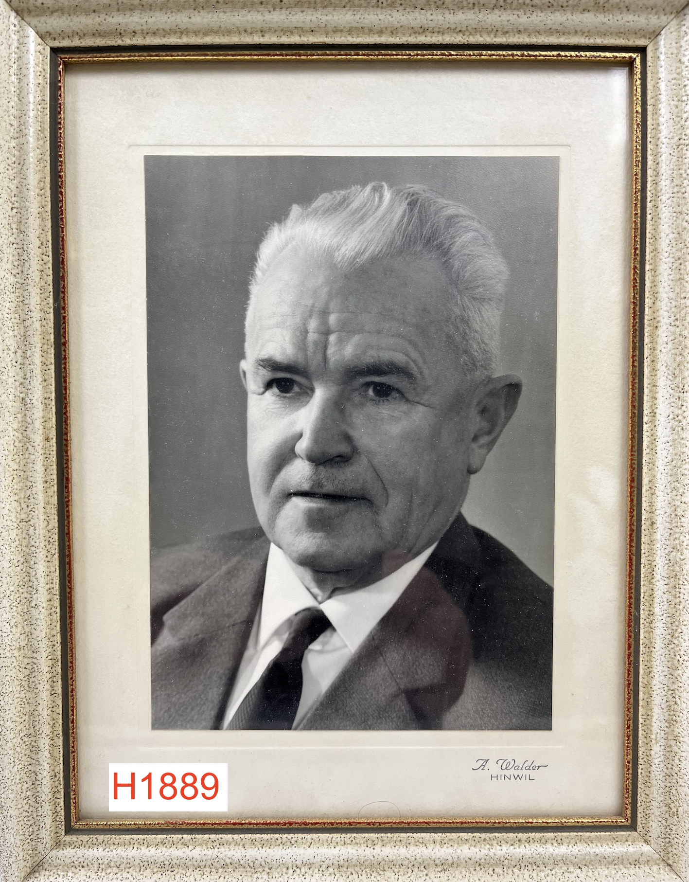 Foto oder Abbildung des Sammlungsobjekts „Suremann, Emil (1899–1982) gerahmtes Portrait“