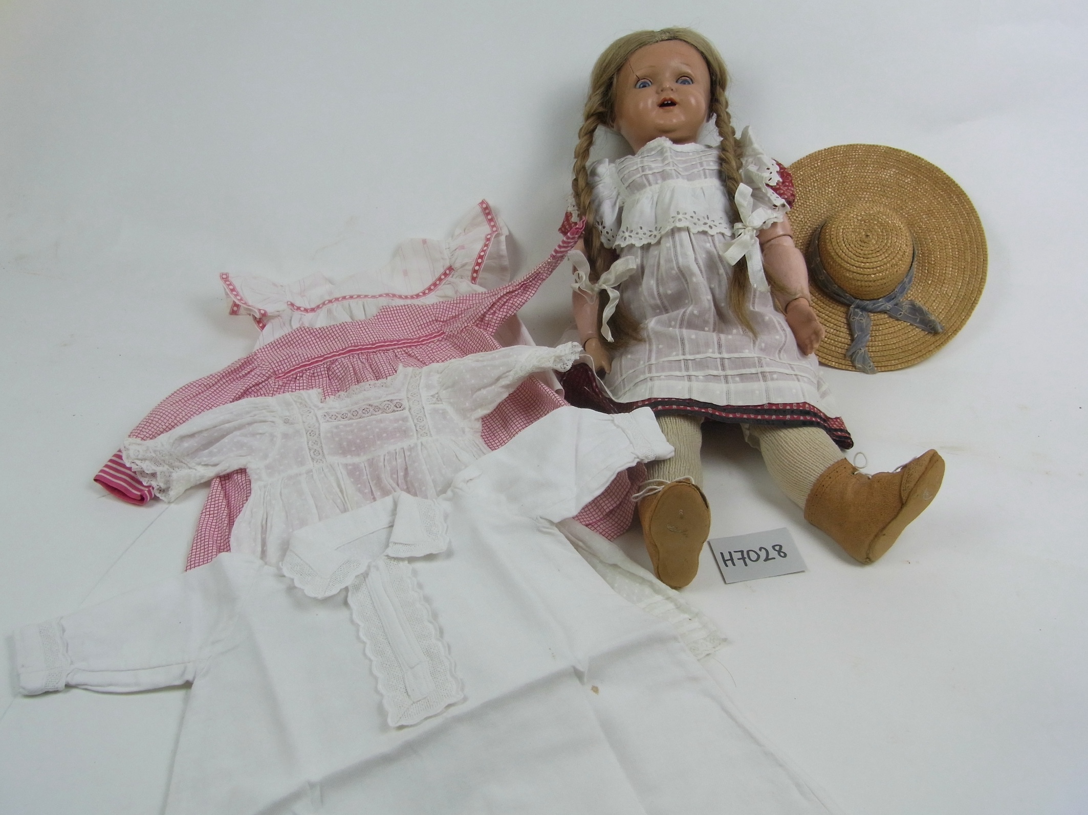 Foto oder Abbildung des Sammlungsobjekts „Puppe mit Schlafaugen“