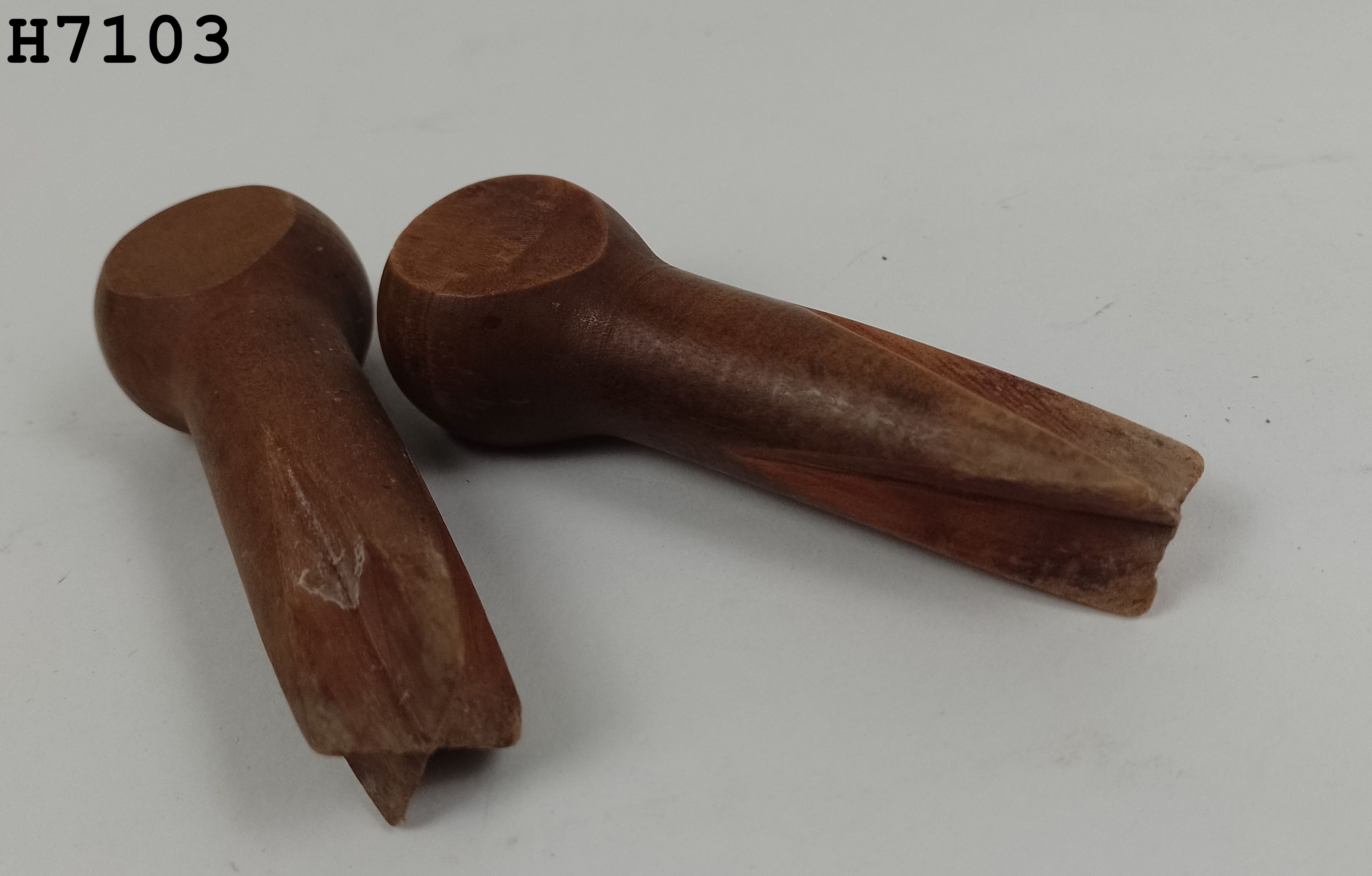 Foto oder Abbildung des Sammlungsobjekts „Rutenspaltwerkzeuge“