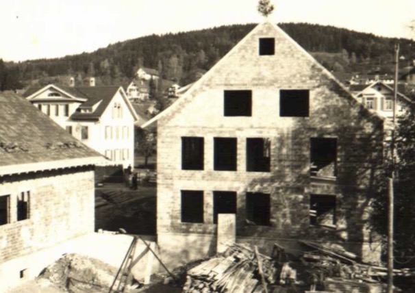Datei:19541200 Gemeindehaus Hinwil Aufrichte.jpg