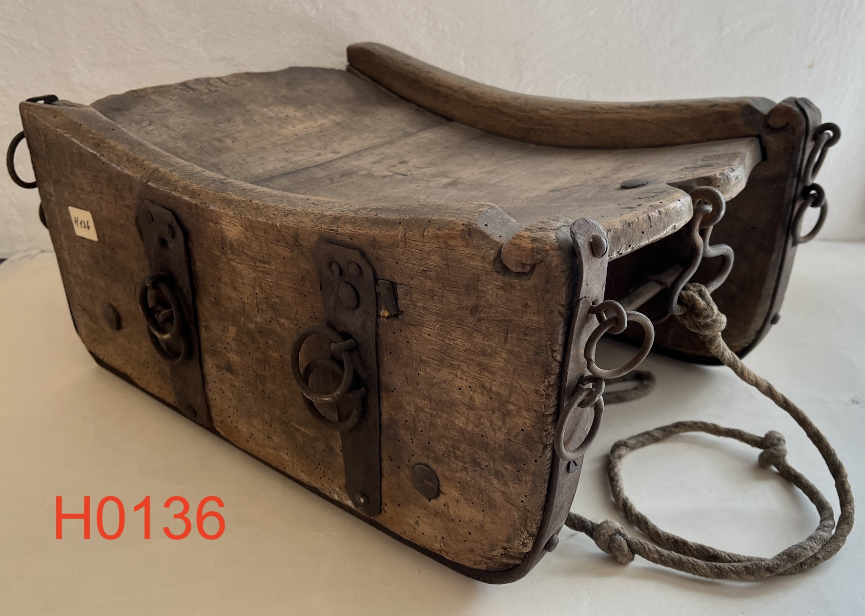 Foto oder Abbildung des Sammlungsobjekts „Brettkufenschlitten (Füdlitrucke)“