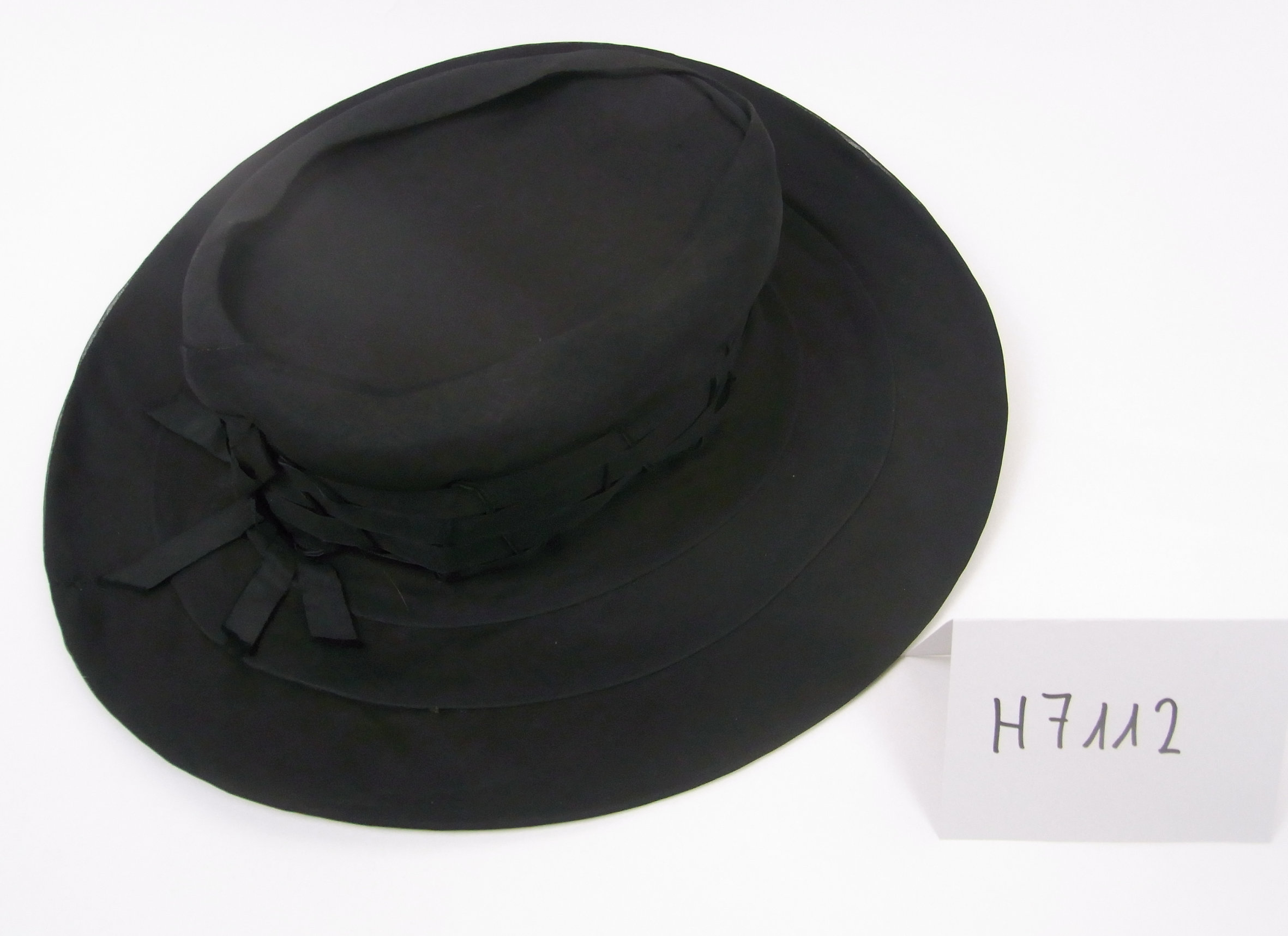 Foto oder Abbildung des Sammlungsobjekts „Damenhut“