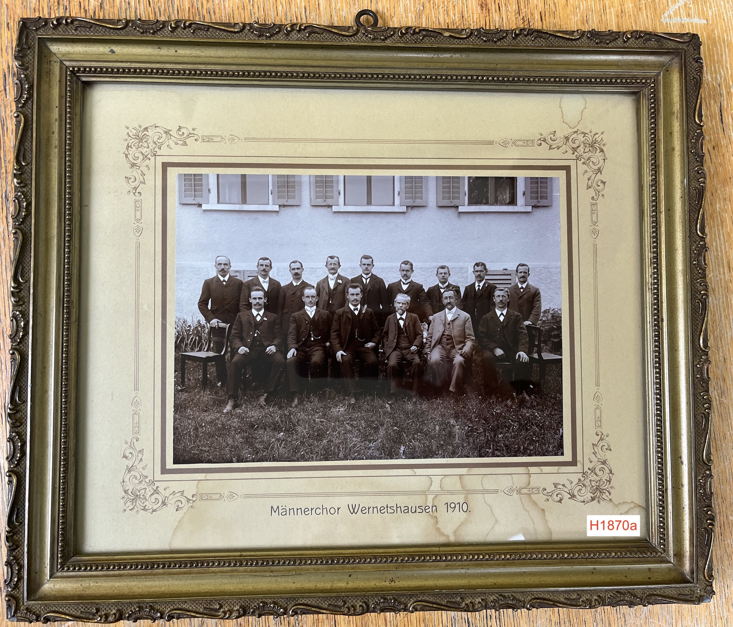 Foto oder Abbildung des Sammlungsobjekts „Männerchor Wernetshausen 1910 – gerahmte Foto“