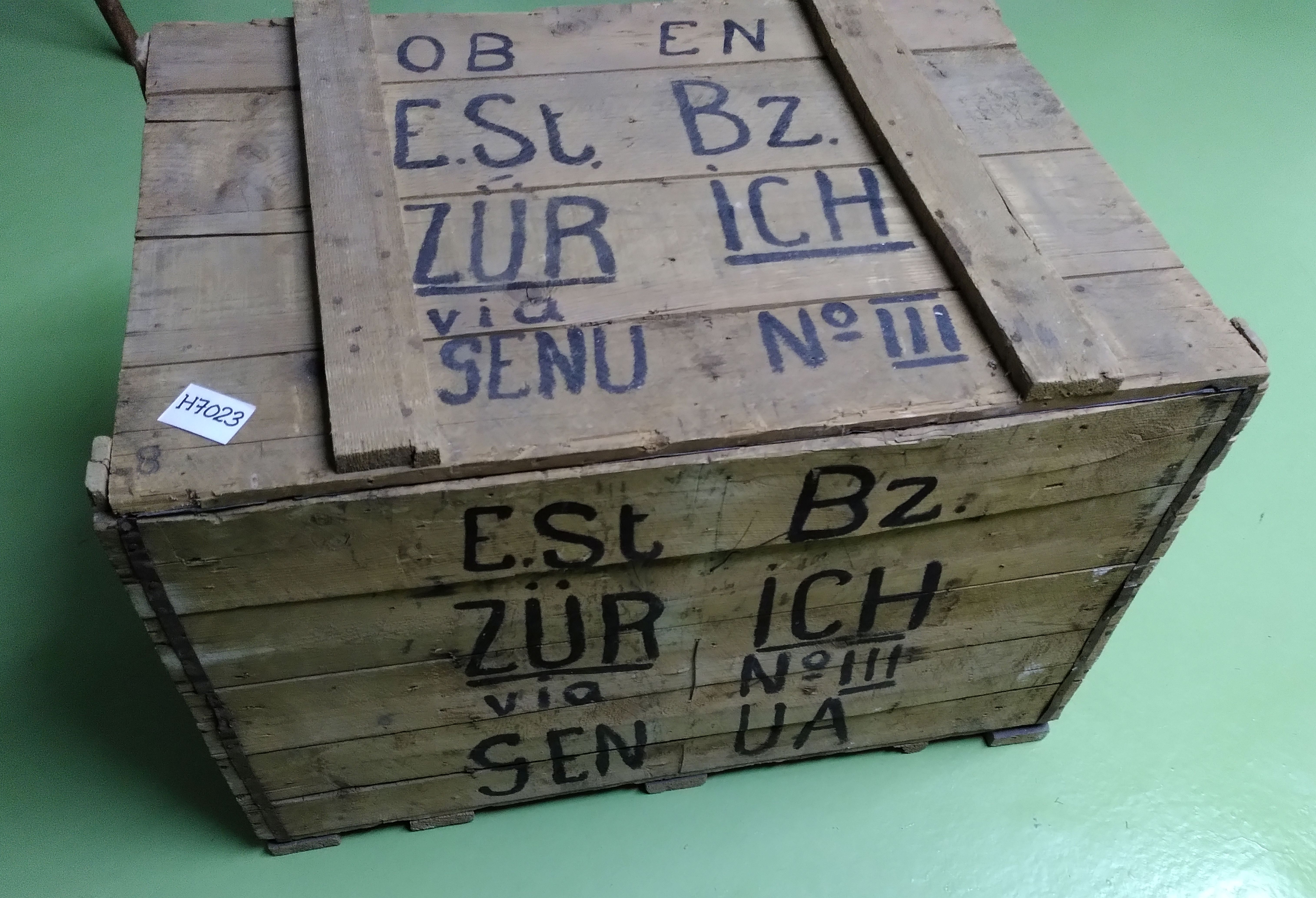 Foto oder Abbildung des Sammlungsobjekts „Umzugskiste von Emil Strasser-Bez“