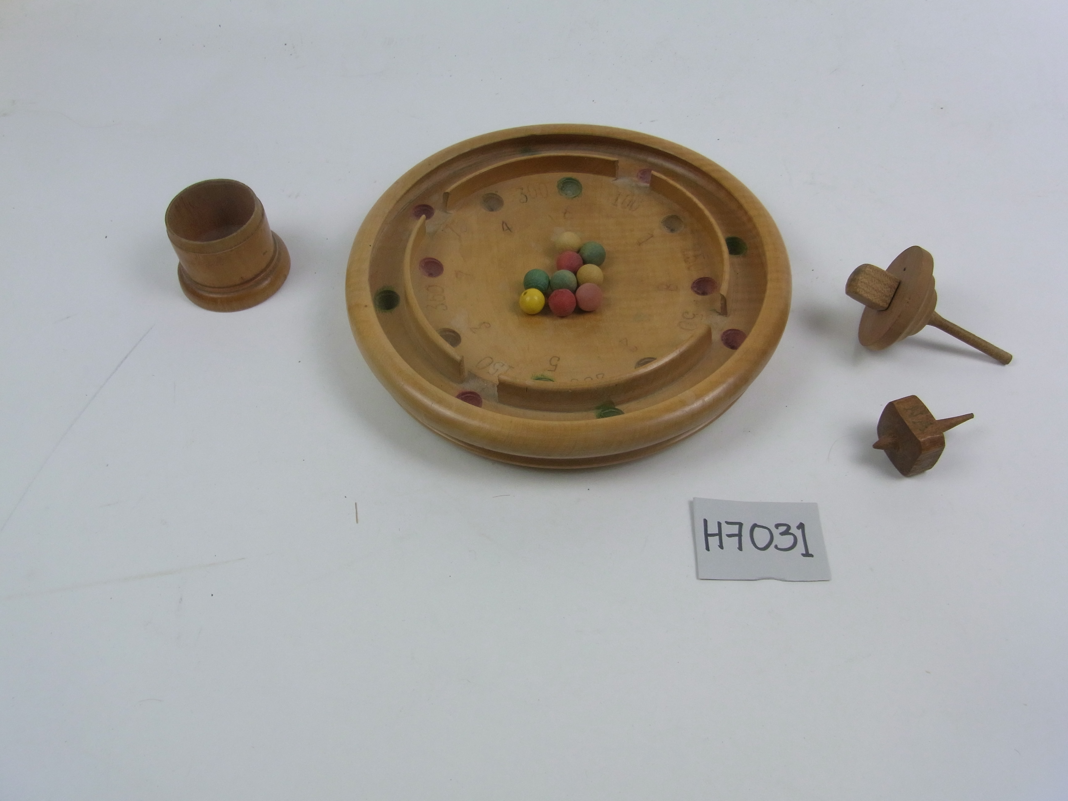 Foto oder Abbildung des Sammlungsobjekts „Kugelspielzeug“