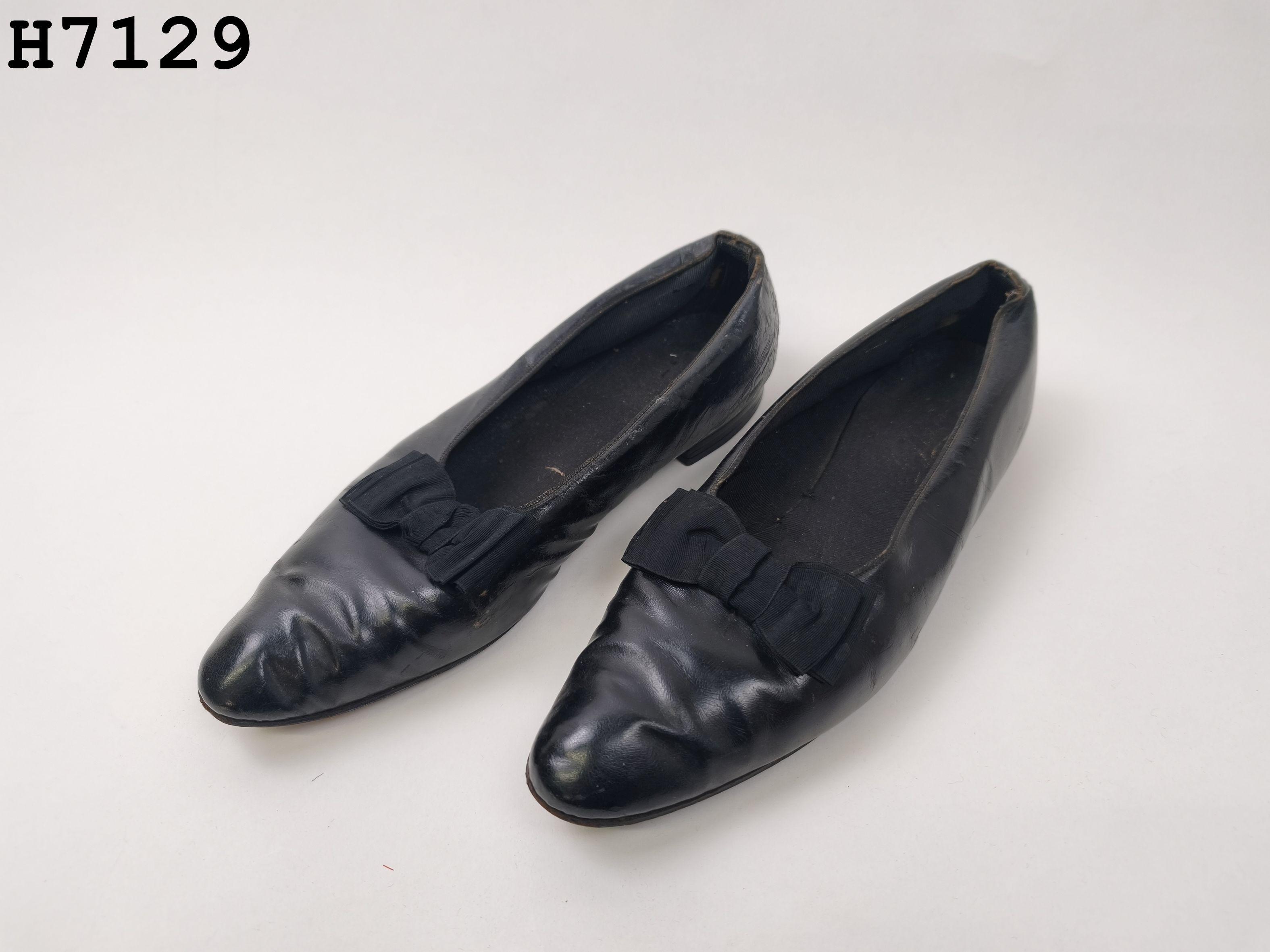 Foto oder Abbildung des Sammlungsobjekts „Damenschuhe“