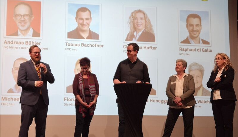 Datei:20260317 Wahlpodium 02 GR-bisher.jpg