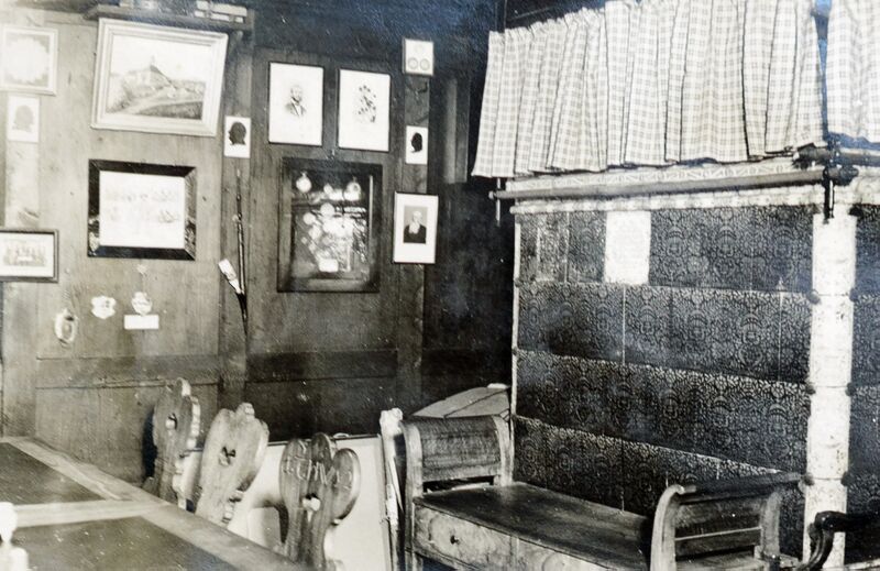 Datei:007 OM Kachelofen.jpg