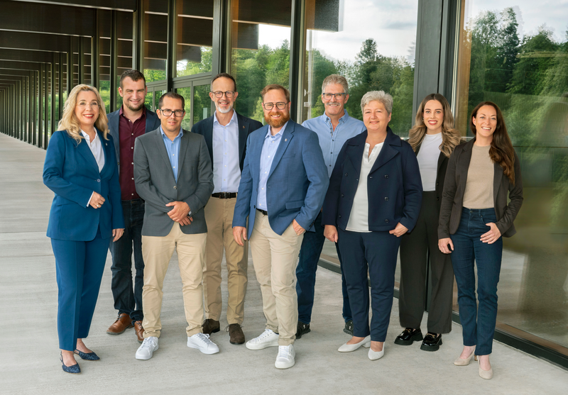 Datei:20260701 Gemeinderat Hinwil Gruppenfoto.png