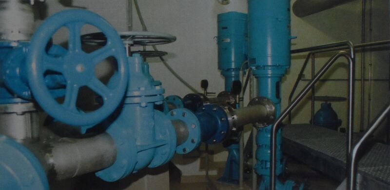 Datei:20010000 Reservoir Laufenrain Pumpengruppe.jpg