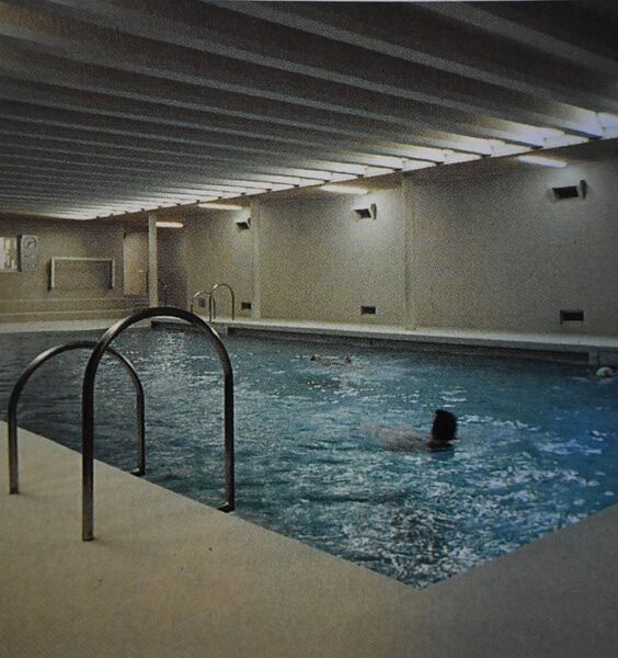 Datei:19900000 Hallenbad Breite Hinwil.jpg