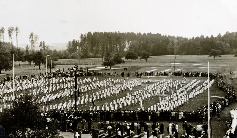 Datei:19480724 Verbandsturnfest Hinwil Aufmarsch.jpg