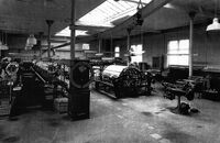 Fabriksaal der Tesseta AG vor dem Abbau der Maschinen, ca. 1960