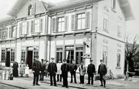 Bahnhof Hinwil, Vorstand Meier und Angestellte, 1910