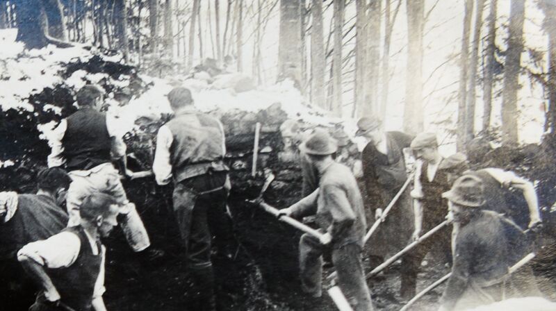 Datei:19240000 Ruine Bernegg Ausgrabung.jpg