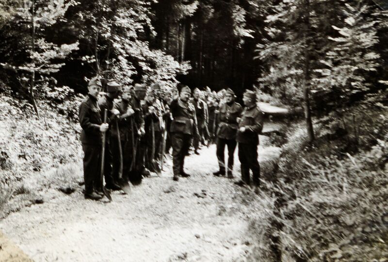 Datei:149 Befehlsausgabe nach Überschwemmung, 1939.jpg