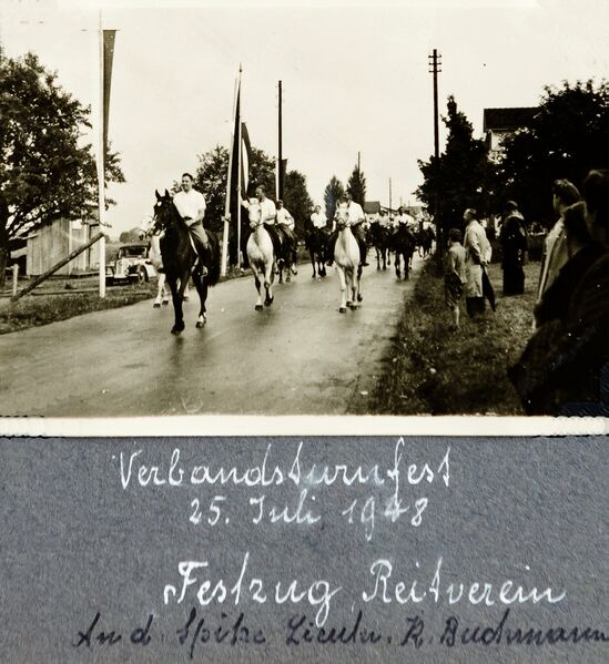 Datei:19480724 Verbandsturnfest Hinwil Umzug.jpg