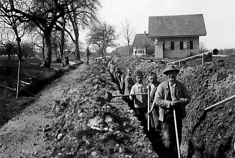 Datei:Wiesenstrasse Hinwil Grabarbeiten undatiert.jpg
