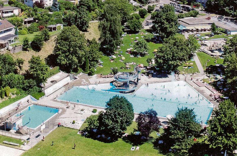 Datei:20190600 Badi Hinwil Luftbild.jpg