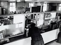 In der Schalterhalle des alten Postbüros, 1976