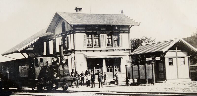 Datei:078 Stationsgebäude Hinwil 1890.jpg