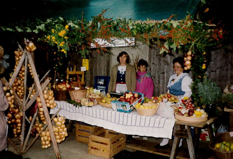 Datei:19930925 Gemüsestand der Rütner Frauen.jpg