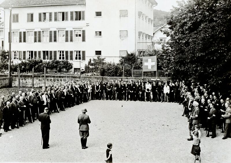 Datei:156 Vereidigung der Ortswehr Hinwil.jpg