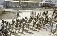 19400917 Französische Internierte beim Abmarsch ins Girenbad