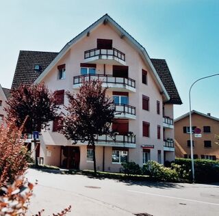 Untere Bahnhofstrasse 9, AXA-Agentur, 2004