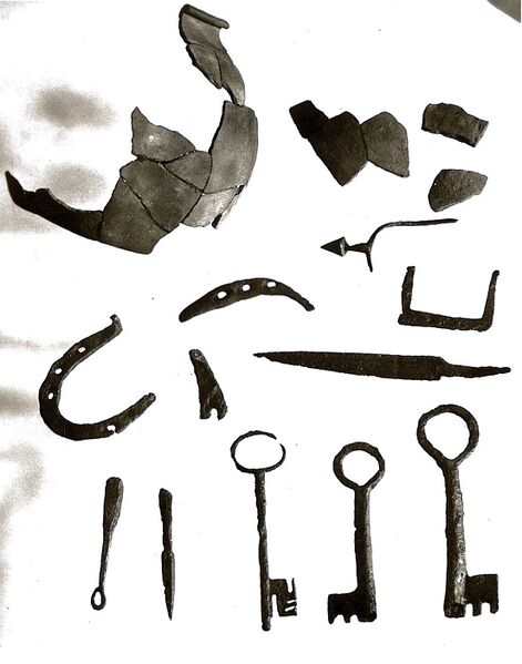 Datei:19350000 Fundgegenstände Ruine Bernegg.jpg