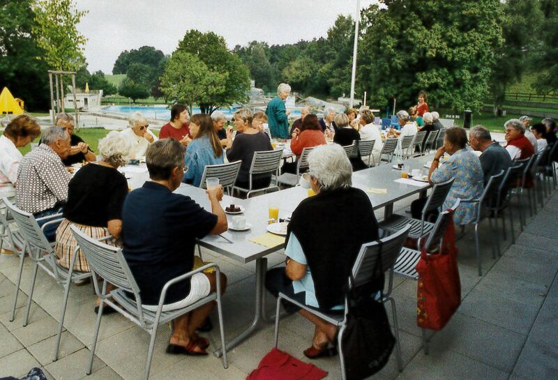 Datei:20020912 Badi Hinwil Schwimmer-Brunch.jpg