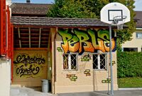 Schopfanbau des Hauses Perle mit Graffiti von Marco Furter