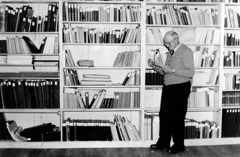 Datei:Henri Feurer-Bodmer Bücherwand 1950.jpg