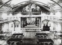 Hotel Bachtel, Saal und Bühne, ca. 1900