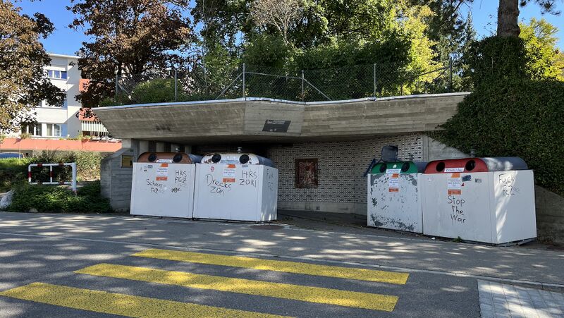 Datei:20260922 Wihaldenstrasse Hinwil Sammelstelle.jpeg