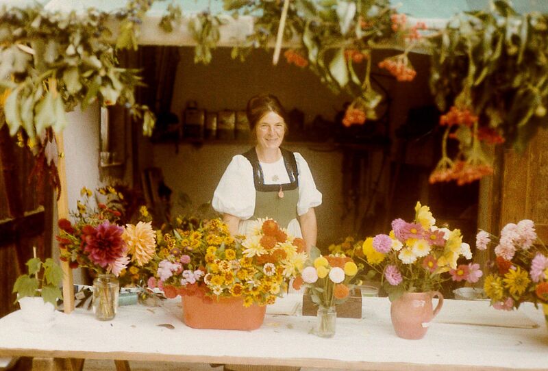 Datei:19870926 Herbstmärt Blumenstand.jpg
