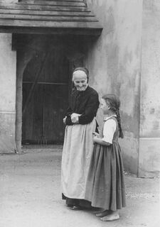 Freilichtspiele 1946 zwei Darstellerinnen, unterschiedlich alt