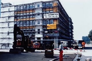 Untere Bahnhofstrasse 25, Bachtelhaus im Bau, 1990