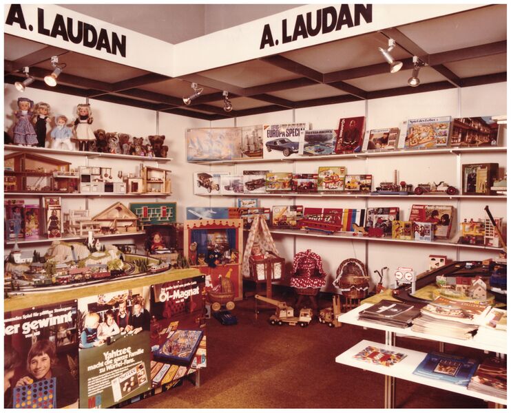 Datei:19790000 Spielwarengeschäft Alfred Laudan Hinwil.jpeg