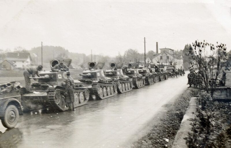 Datei:141 Panzer im Loch, 1944.jpg