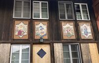 Pilgerweg 14, Bossikon, Malerei an Hausfassade, 2026