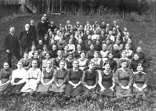 Belegschaft der Weberei Laetsch, um 1920