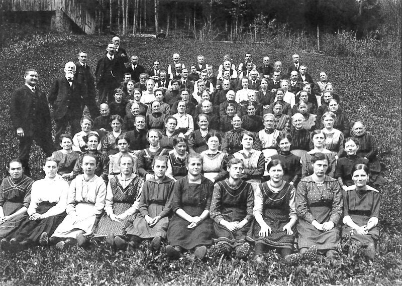 Datei:19200000 Weberei Laetsch Girenbad Belegschaft.jpg