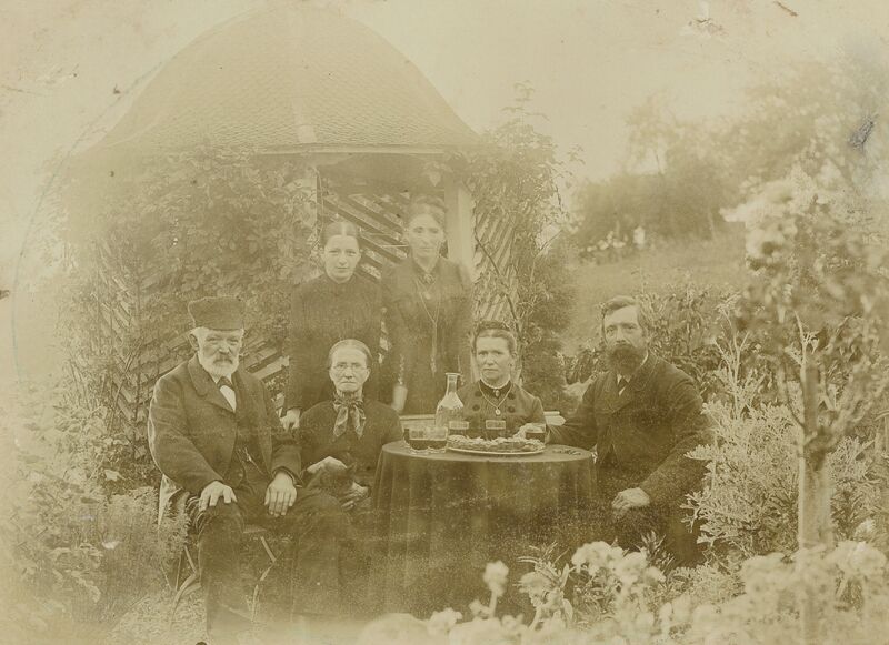 Datei:18850000 Familie Suter Wernetshausen.jpg