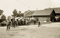 Kanonen auf dem Gemeindeplatz Hinwil, 1943