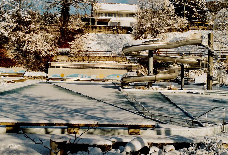 Datei:20031200 Badi Hinwil im Winter.jpg