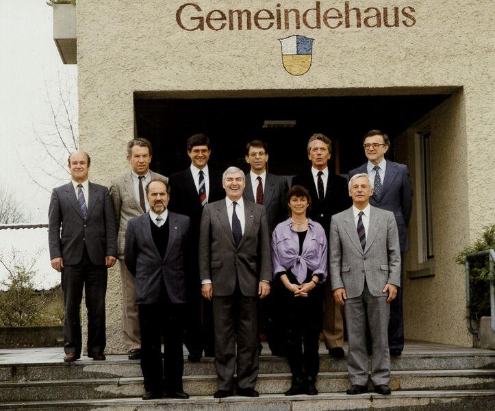 Datei:Gemeinderat Hinwil Amtsdauer 1986–1990.jpg