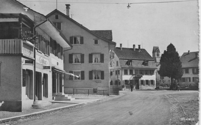 Datei:19400000 Dorfplatz, Hirschenplatz Hinwil.jpg